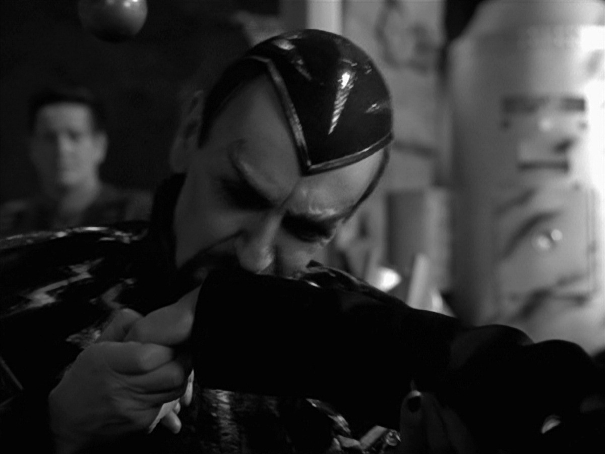 extant_StarTrek_VOY_7x11-Shattered_2387.jpg