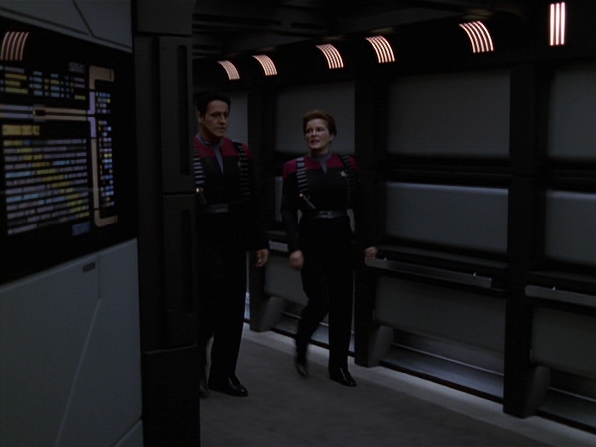 extant_StarTrek_VOY_7x11-Shattered_2394.jpg