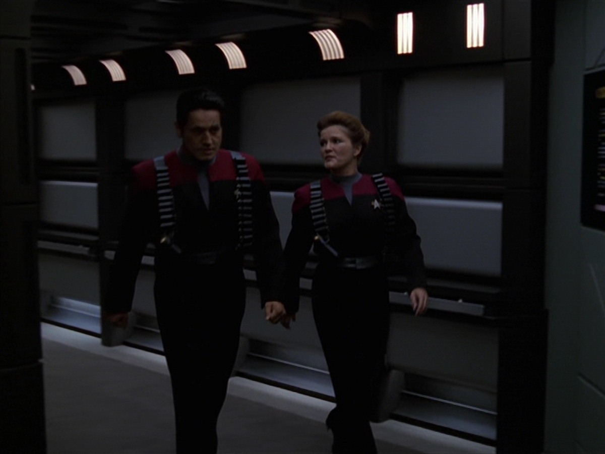 extant_StarTrek_VOY_7x11-Shattered_2396.jpg