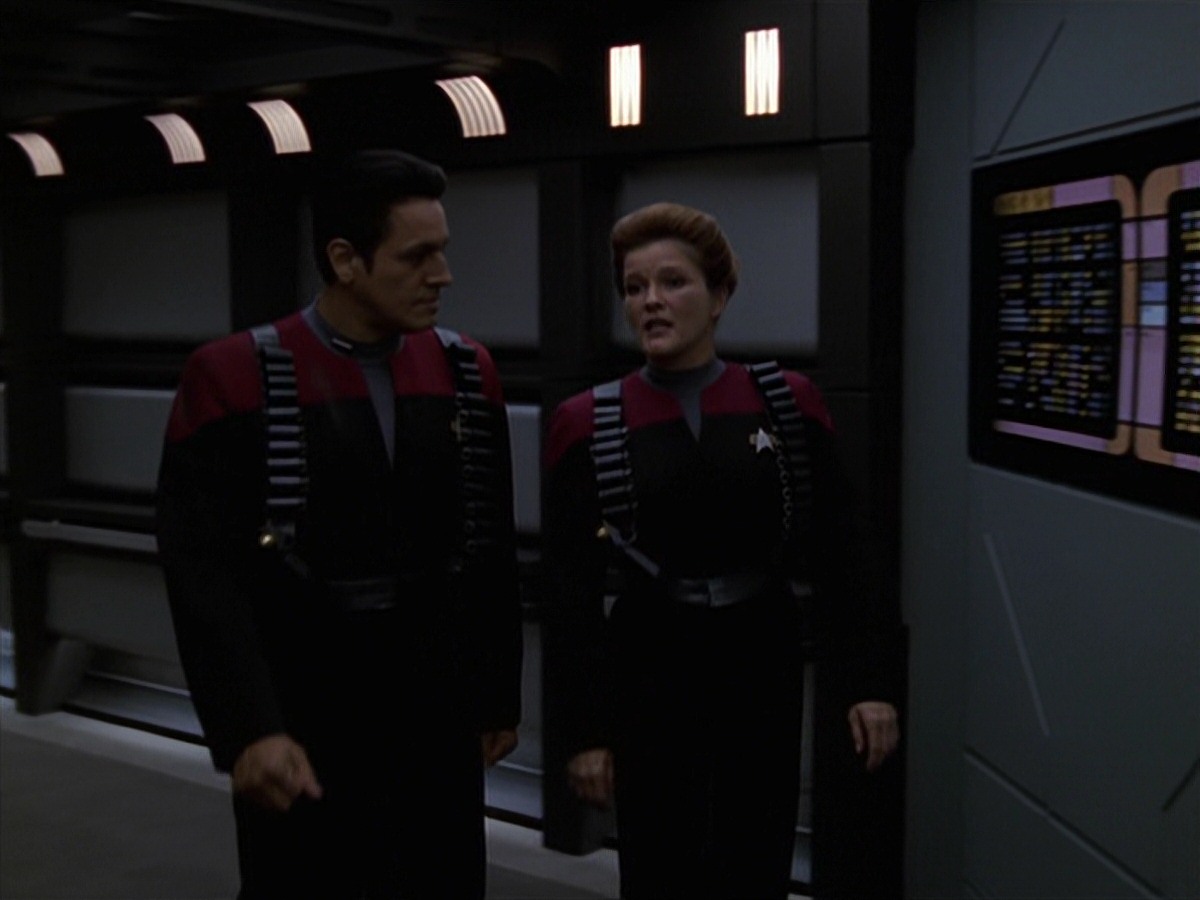 extant_StarTrek_VOY_7x11-Shattered_2397.jpg