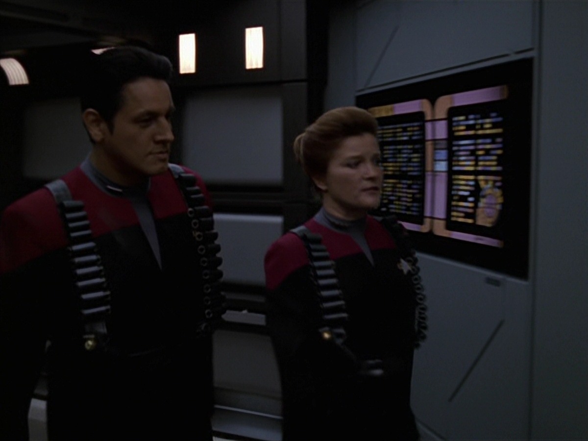 extant_StarTrek_VOY_7x11-Shattered_2398.jpg