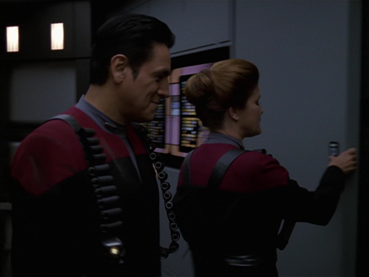 extant_StarTrek_VOY_7x11-Shattered_2399.jpg