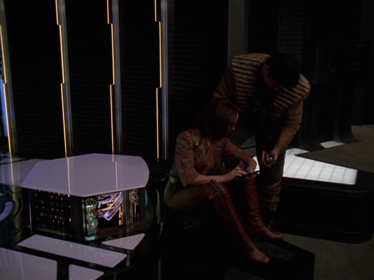 extant_StarTrek_VOY_7x11-Shattered_2406.jpg