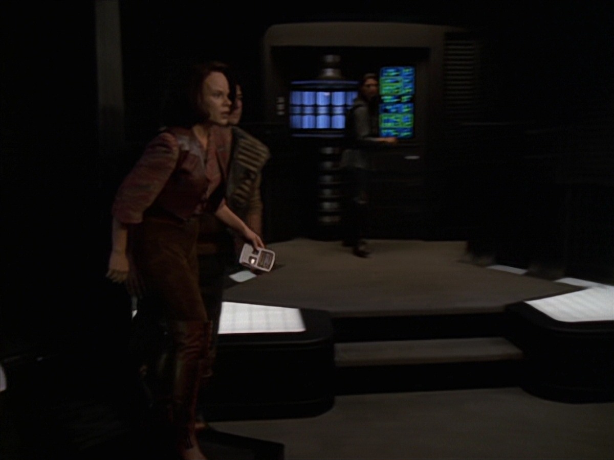 extant_StarTrek_VOY_7x11-Shattered_2413.jpg