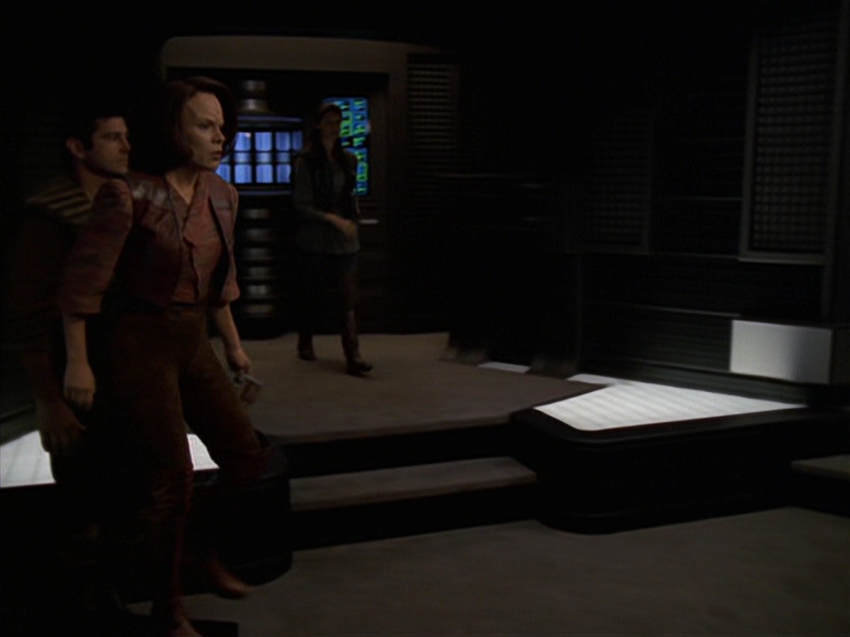 extant_StarTrek_VOY_7x11-Shattered_2414.jpg