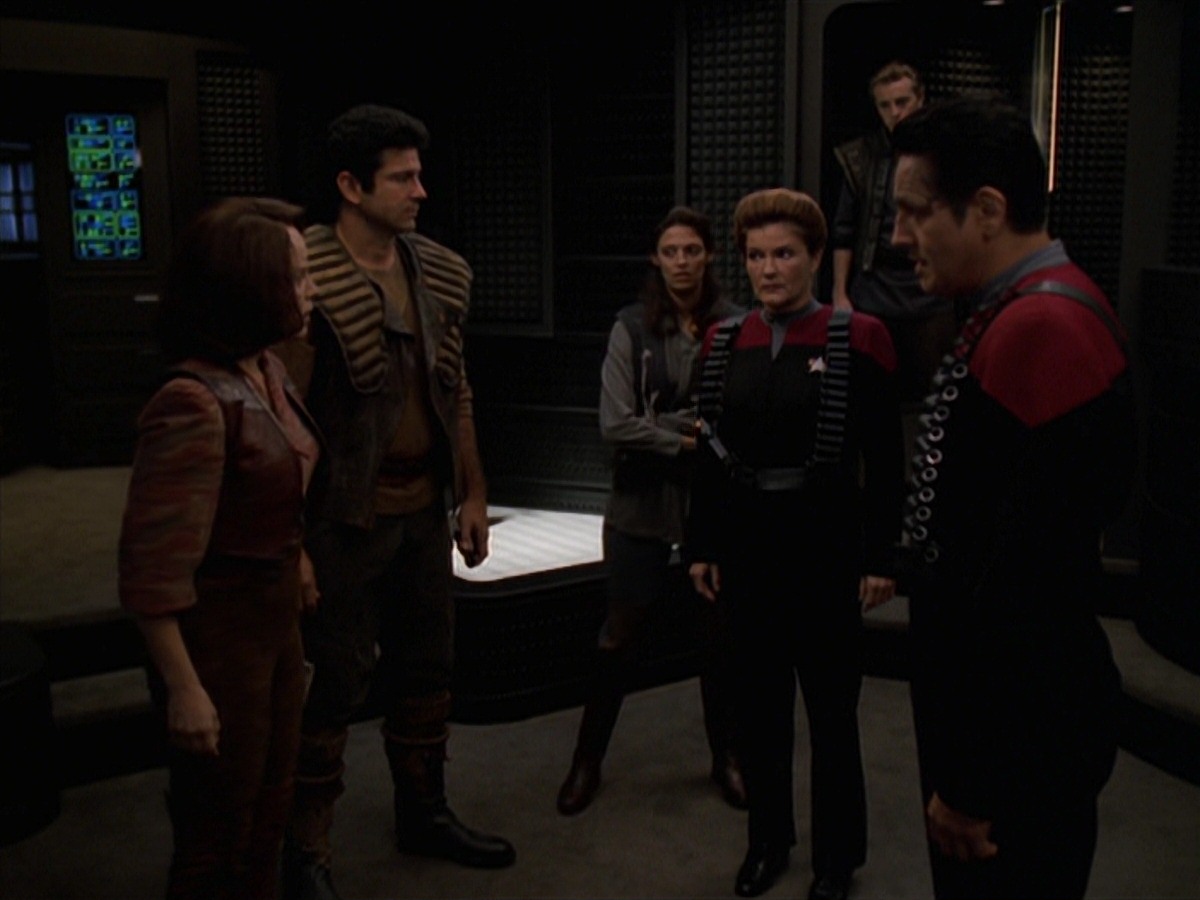 extant_StarTrek_VOY_7x11-Shattered_2420.jpg