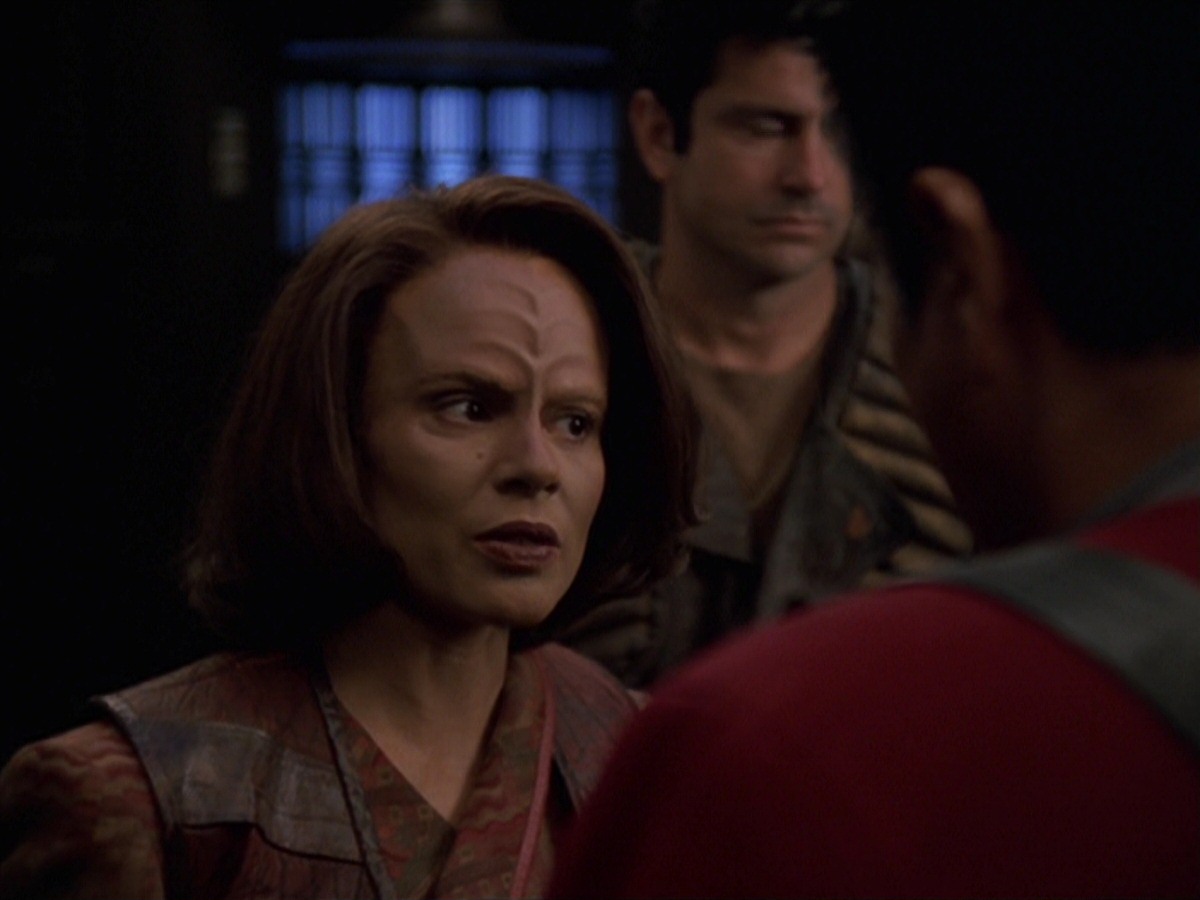 extant_StarTrek_VOY_7x11-Shattered_2457.jpg