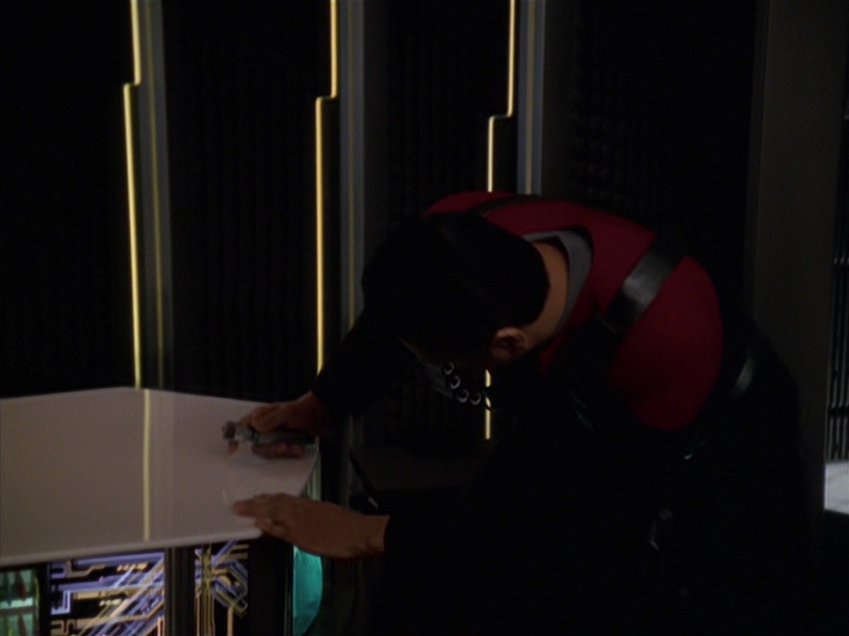 extant_StarTrek_VOY_7x11-Shattered_2474.jpg