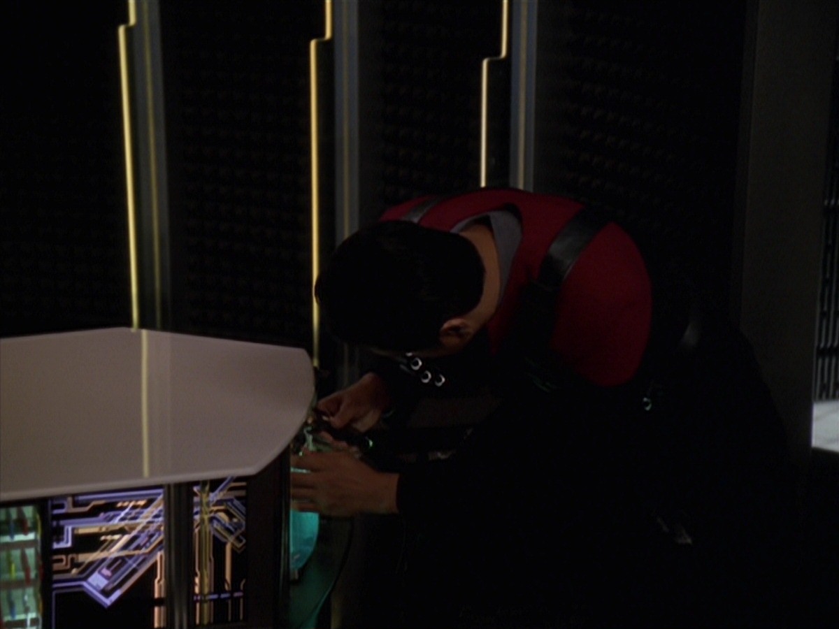 extant_StarTrek_VOY_7x11-Shattered_2476.jpg