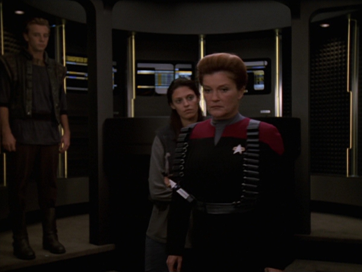extant_StarTrek_VOY_7x11-Shattered_2478.jpg