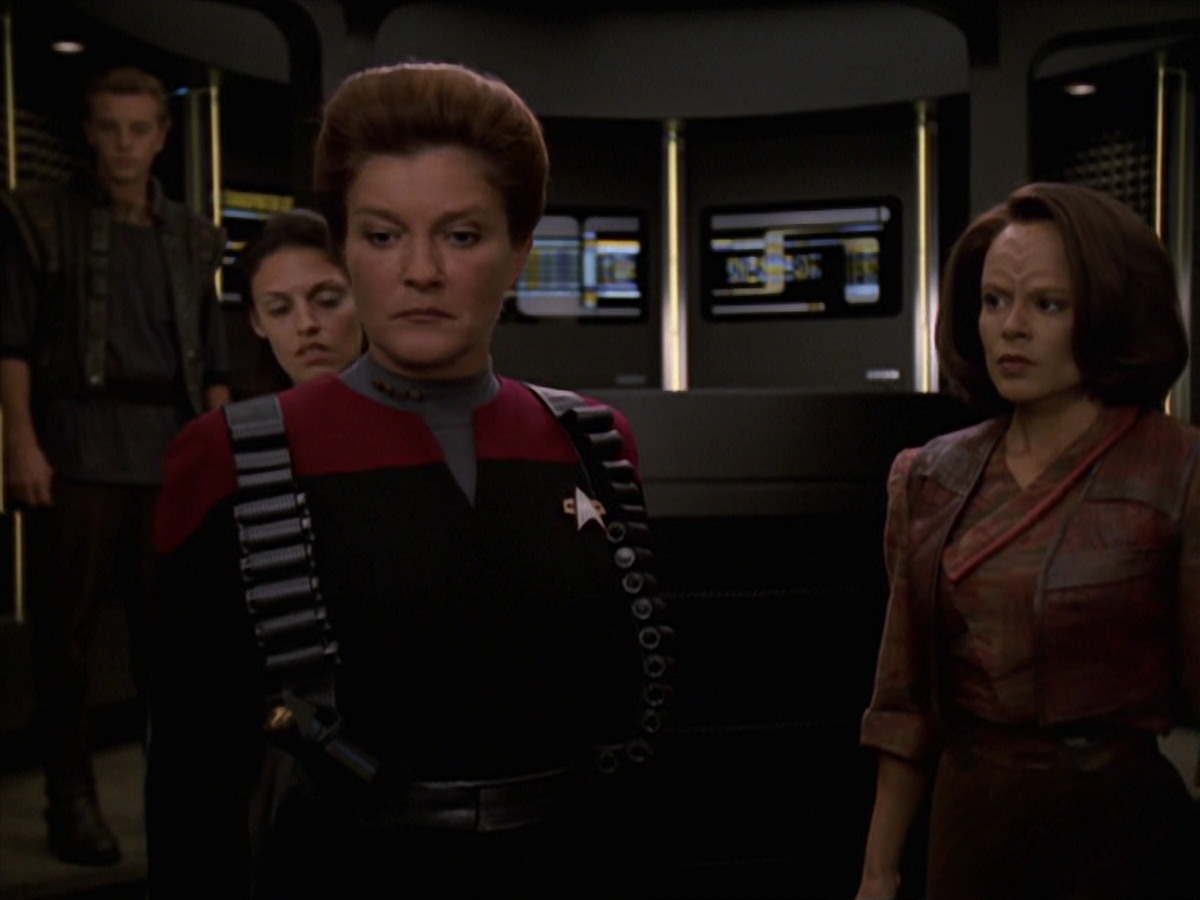 extant_StarTrek_VOY_7x11-Shattered_2481.jpg