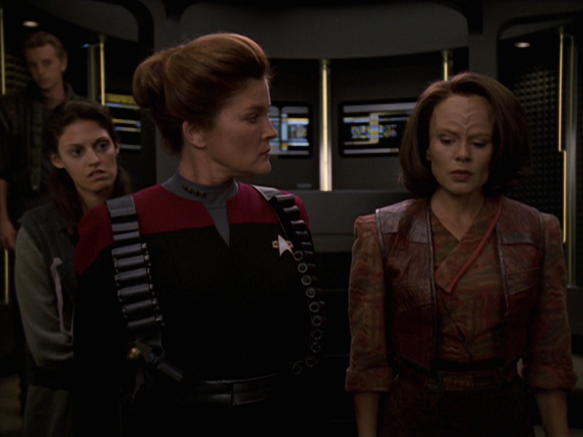 extant_StarTrek_VOY_7x11-Shattered_2485.jpg