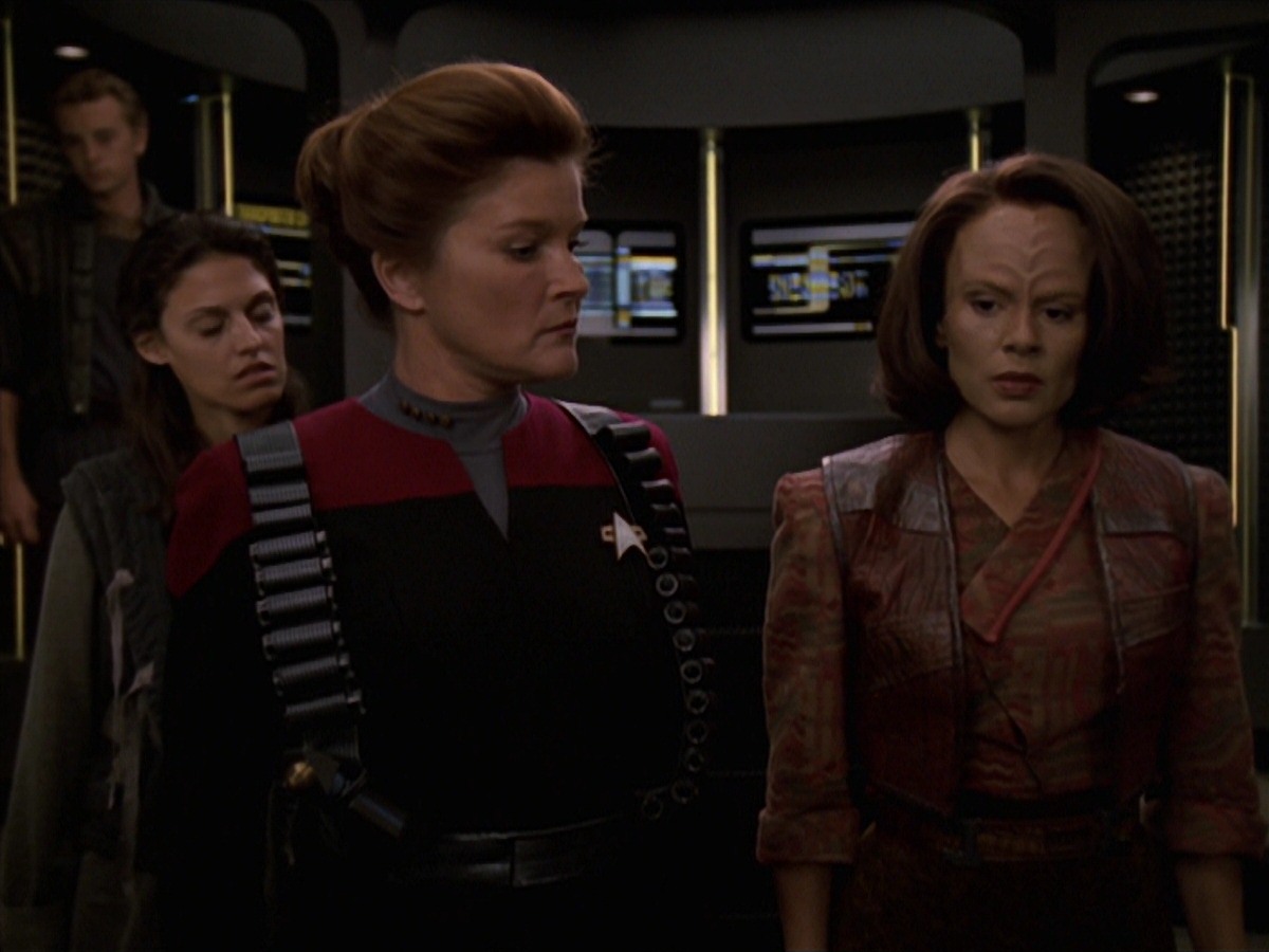extant_StarTrek_VOY_7x11-Shattered_2488.jpg
