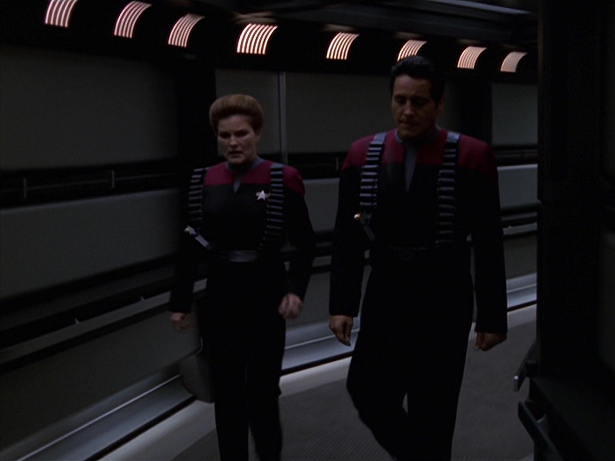 extant_StarTrek_VOY_7x11-Shattered_2494.jpg