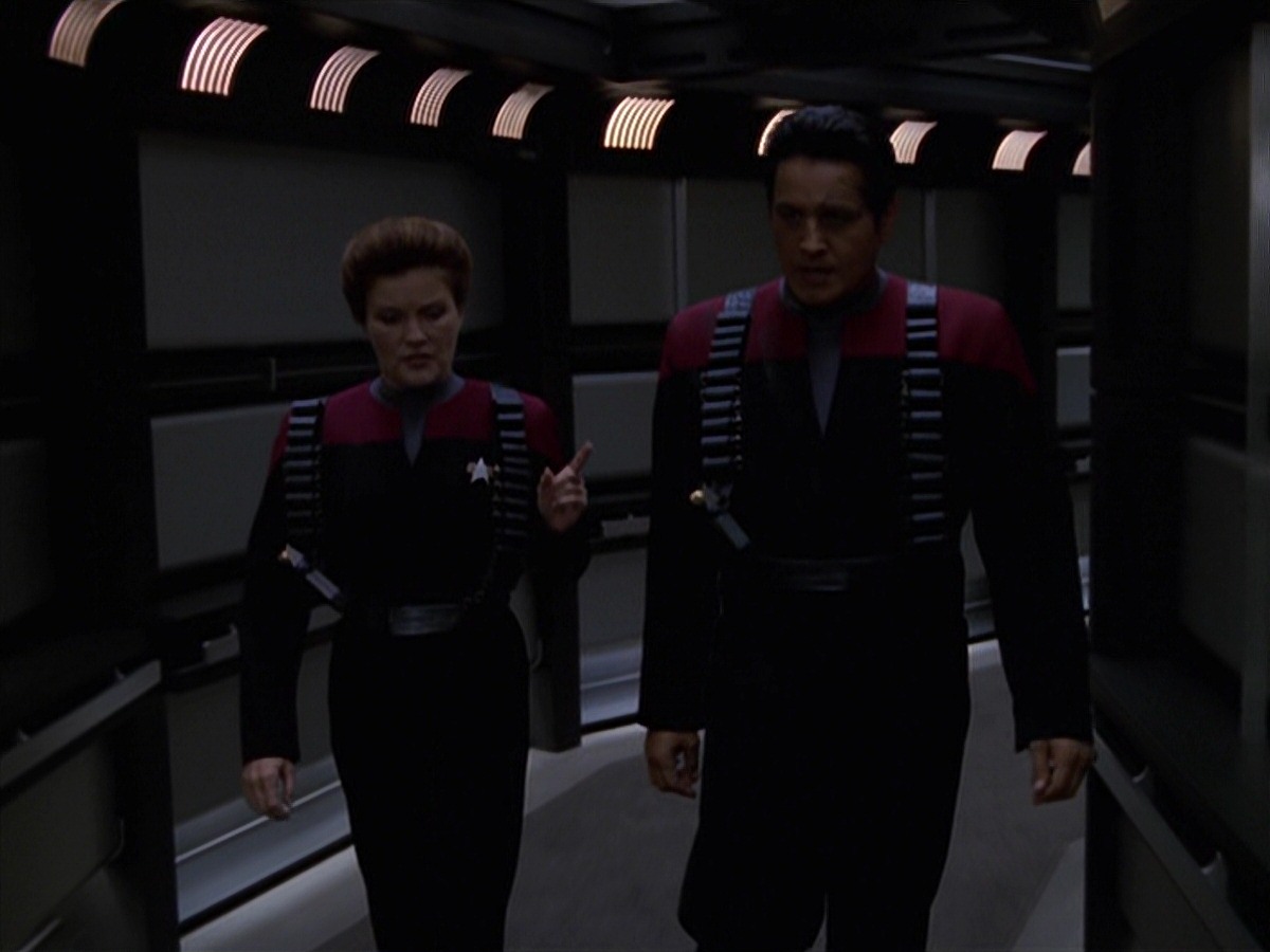extant_StarTrek_VOY_7x11-Shattered_2496.jpg