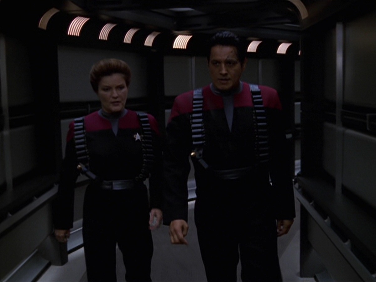 extant_StarTrek_VOY_7x11-Shattered_2497.jpg