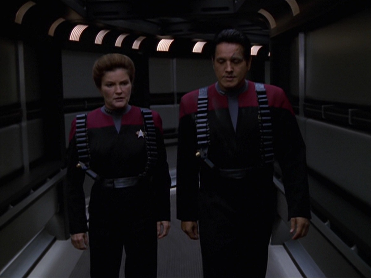 extant_StarTrek_VOY_7x11-Shattered_2498.jpg