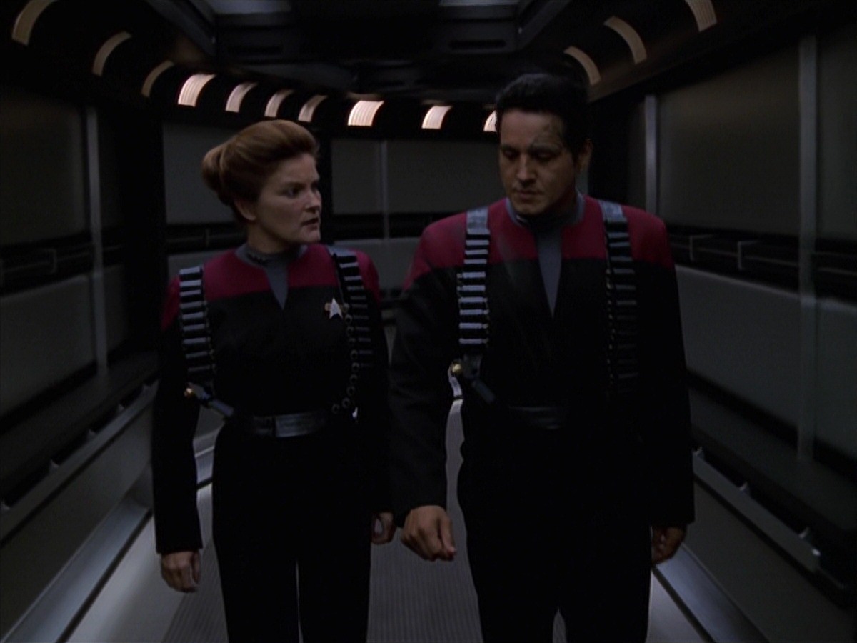 extant_StarTrek_VOY_7x11-Shattered_2499.jpg