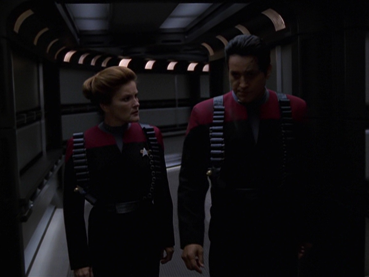 extant_StarTrek_VOY_7x11-Shattered_2501.jpg