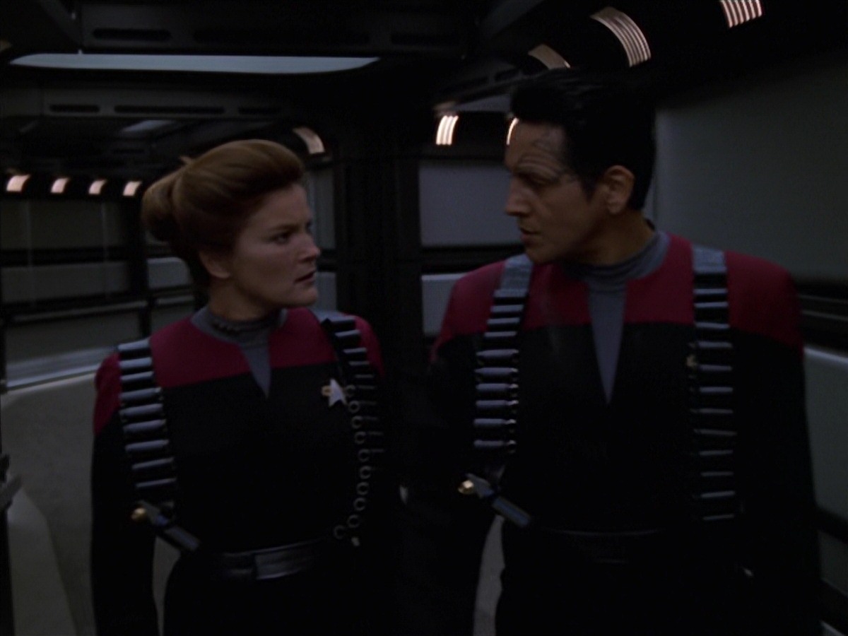 extant_StarTrek_VOY_7x11-Shattered_2506.jpg
