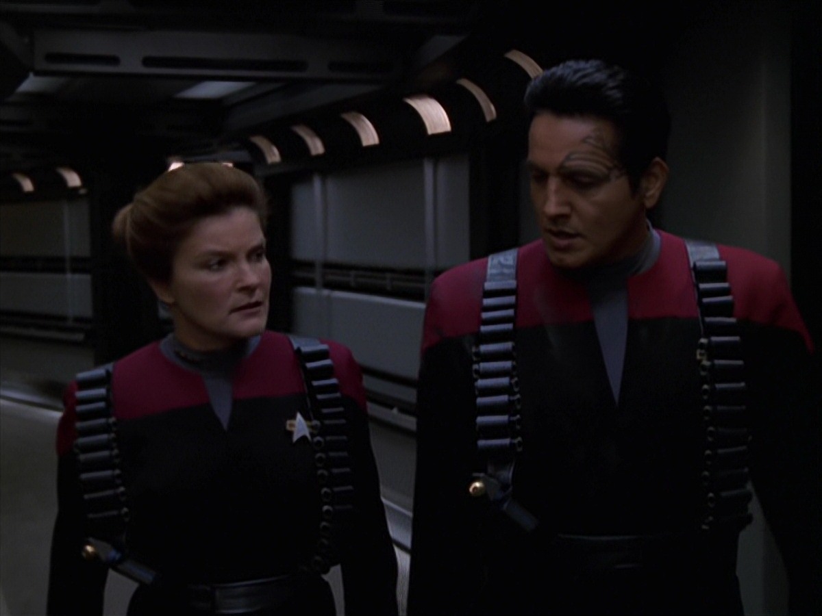 extant_StarTrek_VOY_7x11-Shattered_2510.jpg