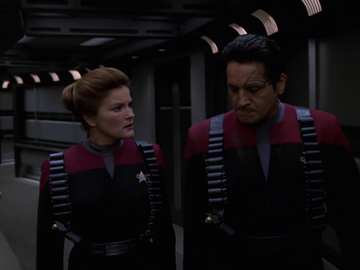 extant_StarTrek_VOY_7x11-Shattered_2516.jpg
