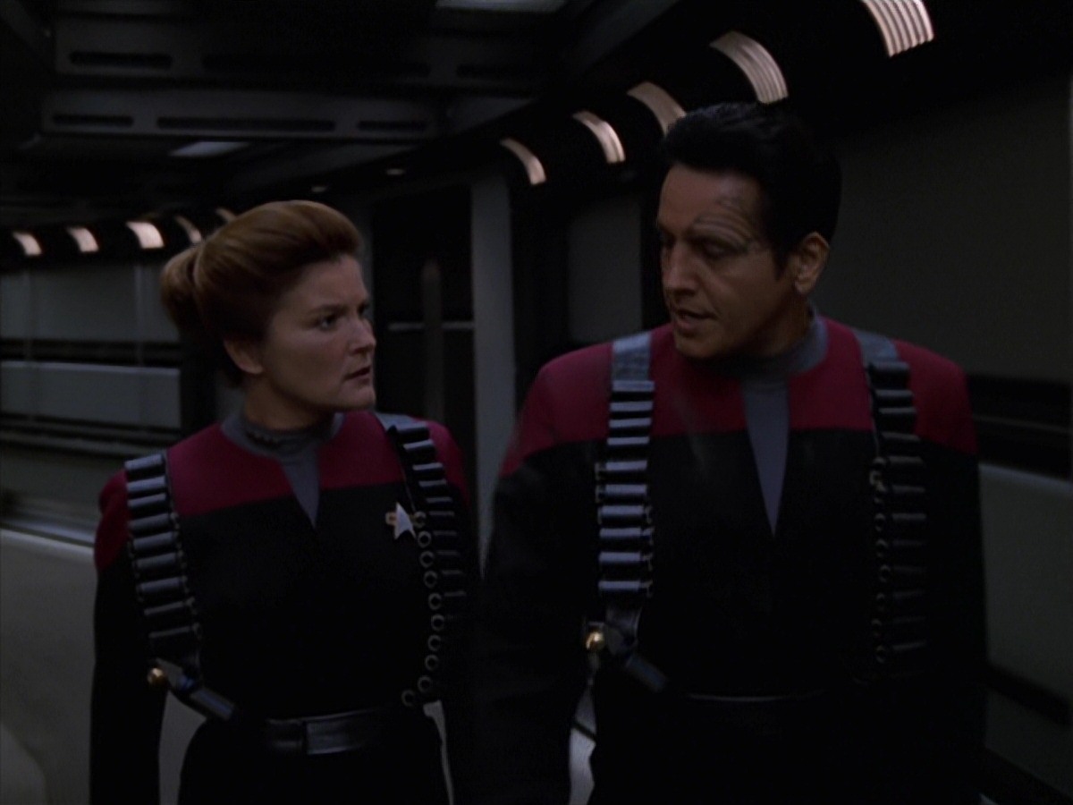 extant_StarTrek_VOY_7x11-Shattered_2517.jpg