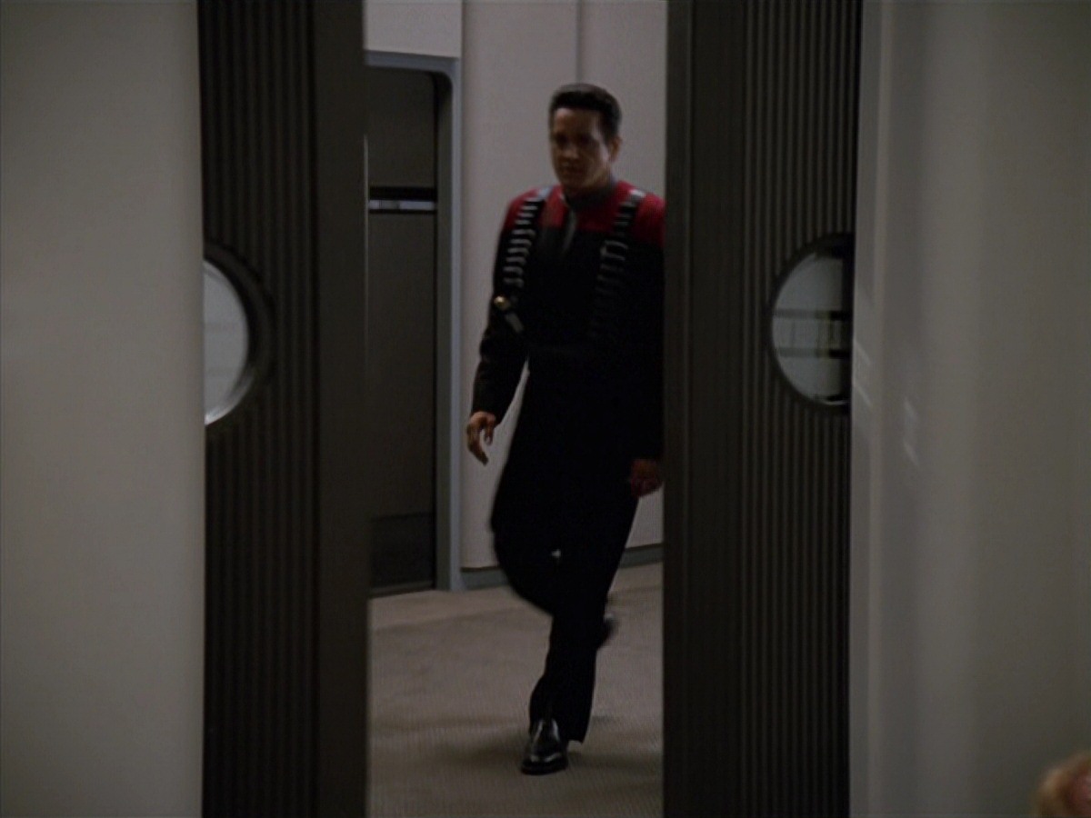 extant_StarTrek_VOY_7x11-Shattered_2542.jpg