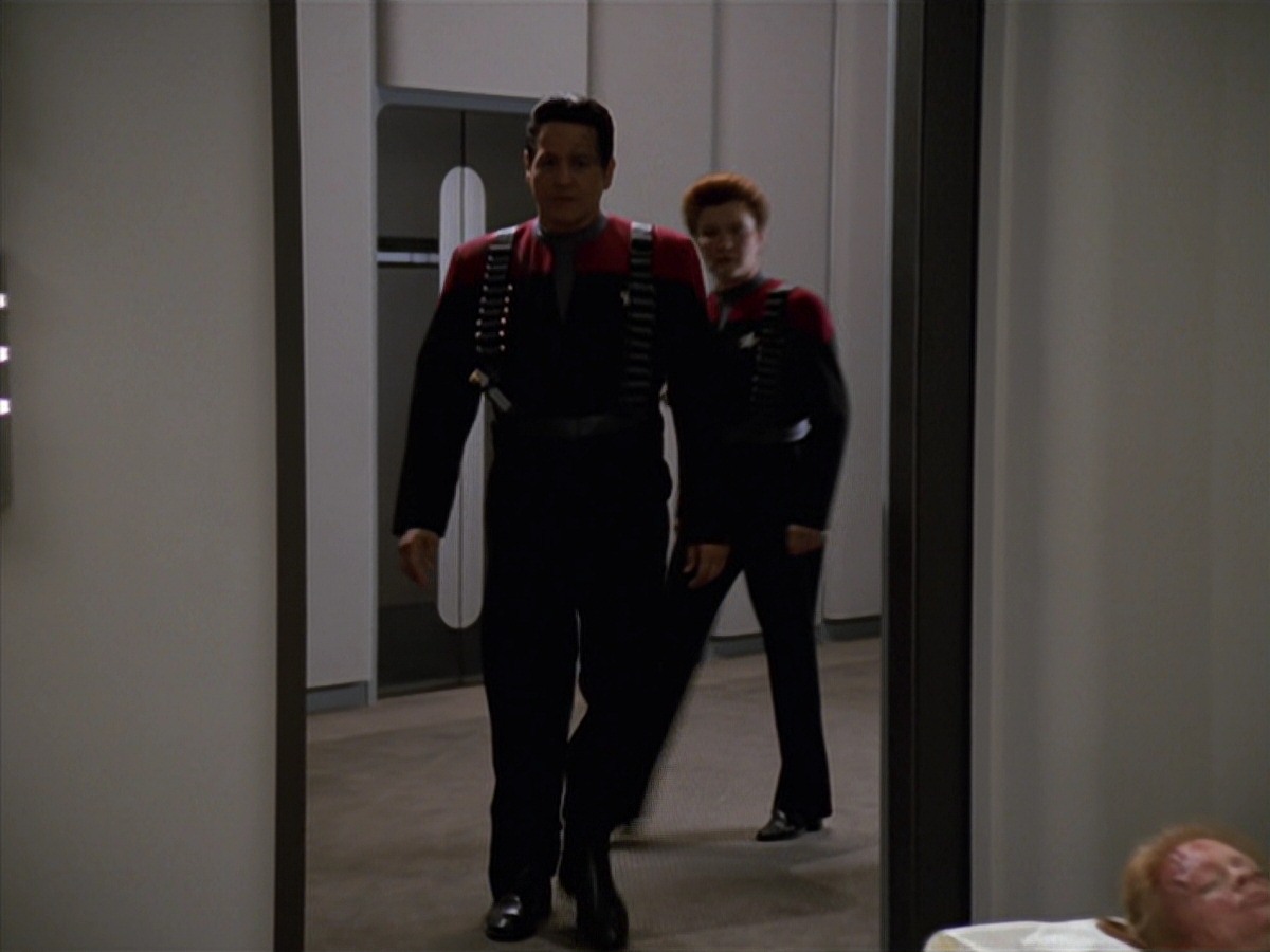 extant_StarTrek_VOY_7x11-Shattered_2543.jpg