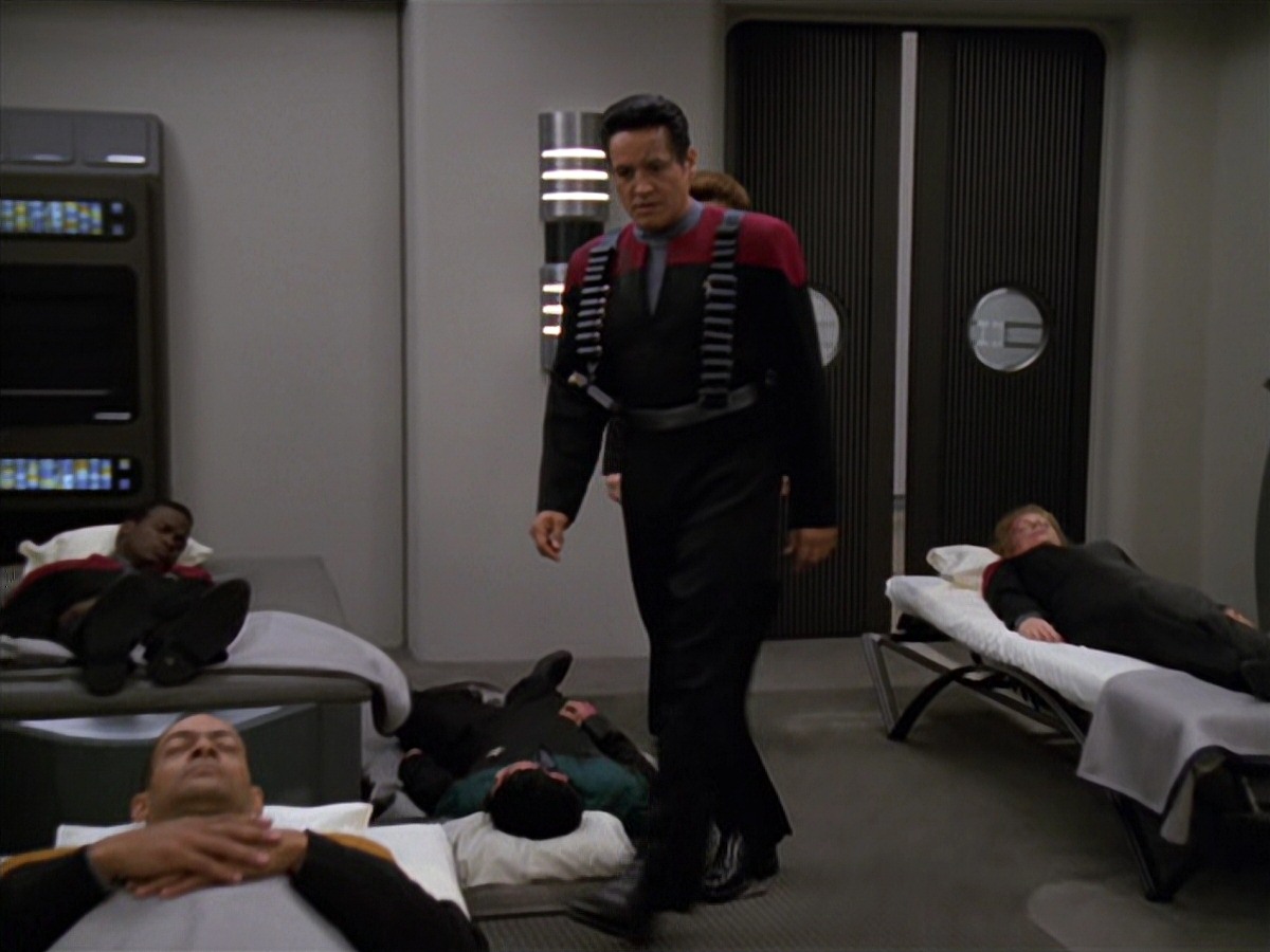 extant_StarTrek_VOY_7x11-Shattered_2549.jpg