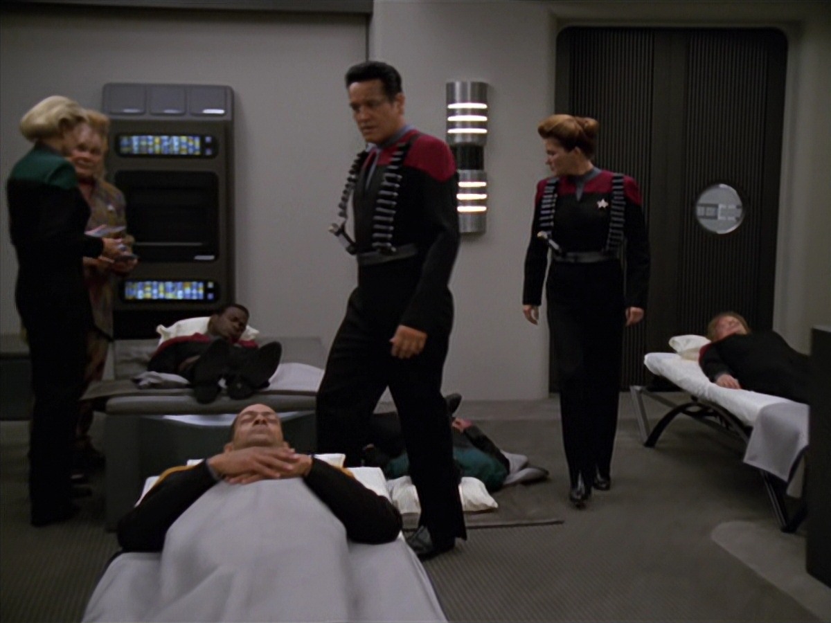 extant_StarTrek_VOY_7x11-Shattered_2550.jpg
