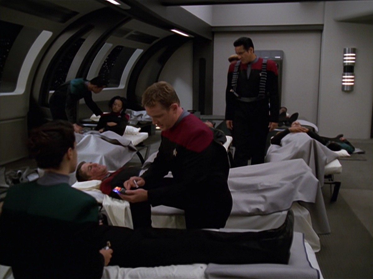 extant_StarTrek_VOY_7x11-Shattered_2555.jpg