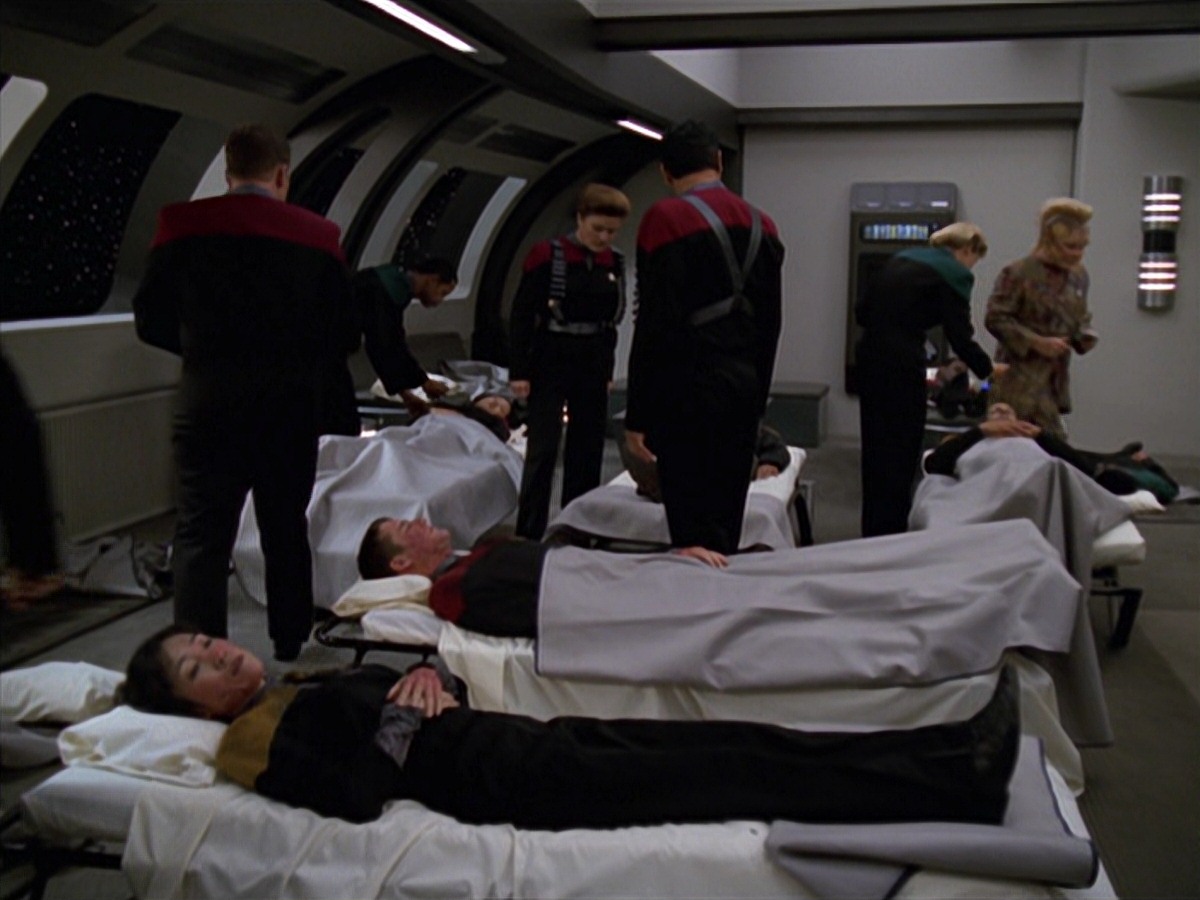 extant_StarTrek_VOY_7x11-Shattered_2561.jpg