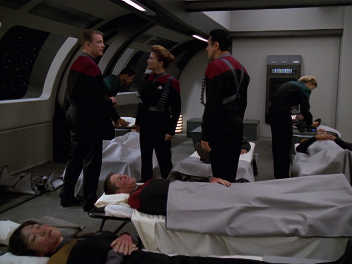 extant_StarTrek_VOY_7x11-Shattered_2564.jpg