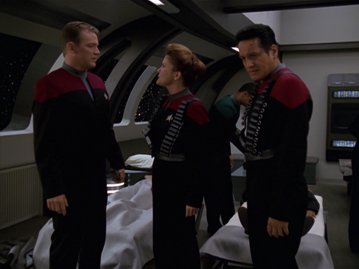 extant_StarTrek_VOY_7x11-Shattered_2570.jpg