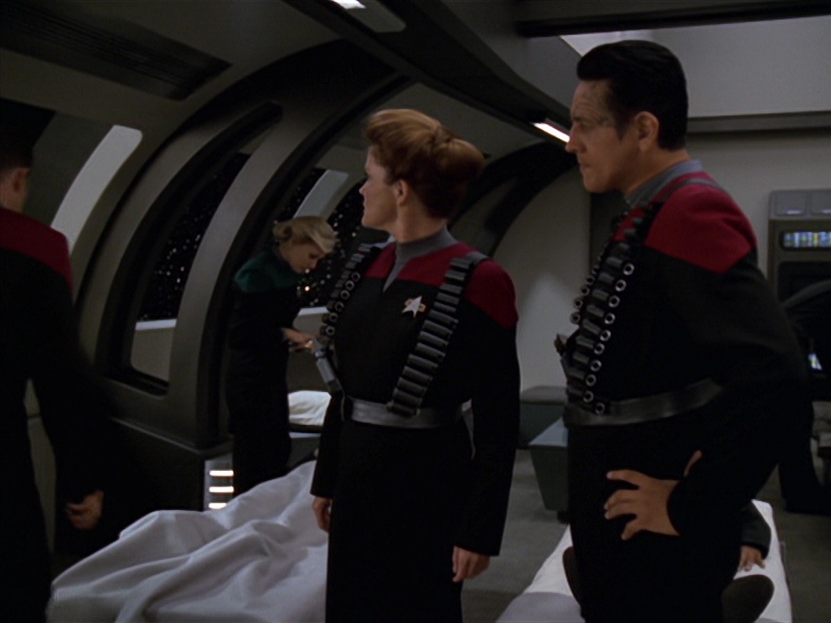 extant_StarTrek_VOY_7x11-Shattered_2593.jpg