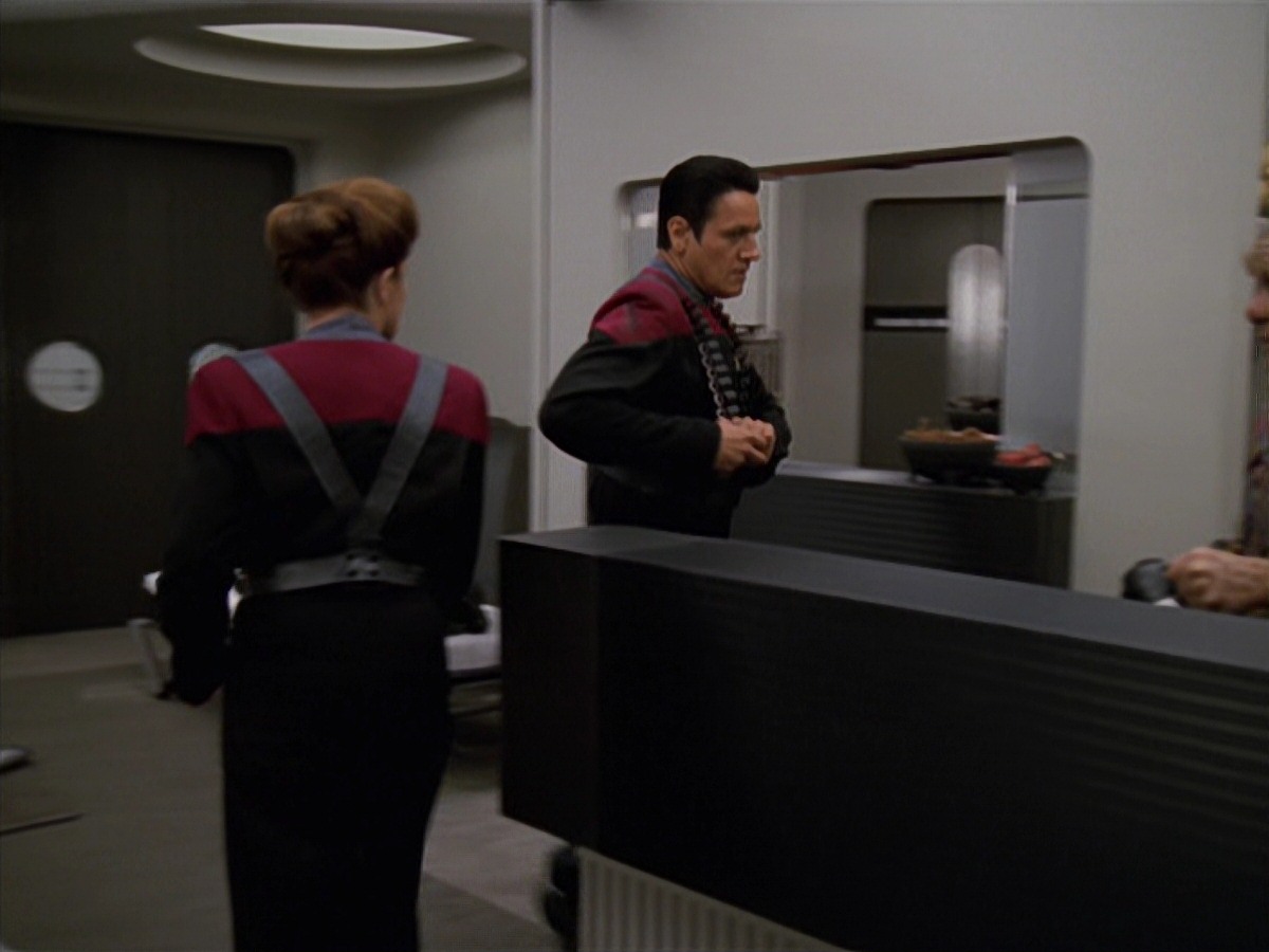 extant_StarTrek_VOY_7x11-Shattered_2601.jpg