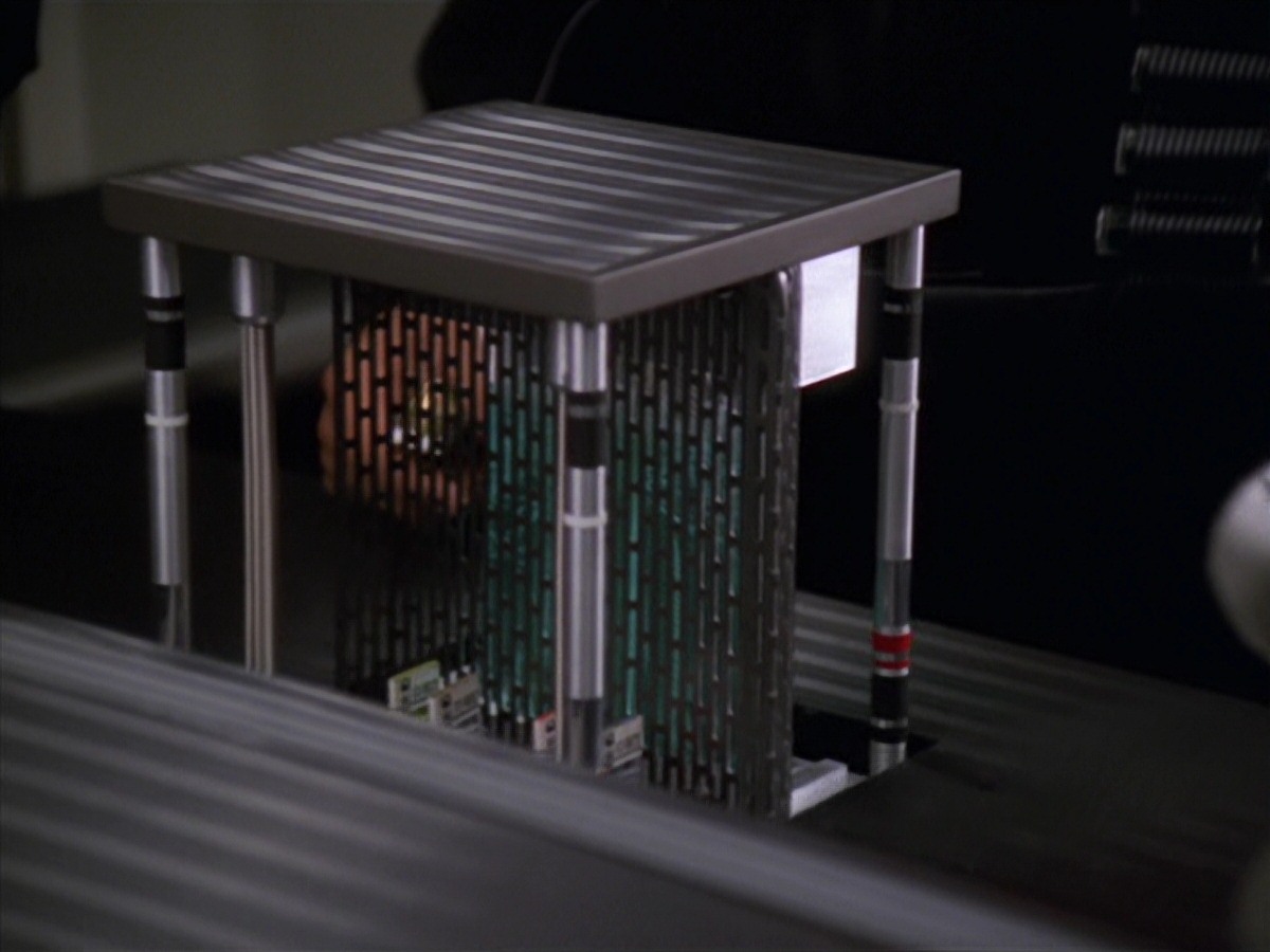 extant_StarTrek_VOY_7x11-Shattered_2608.jpg