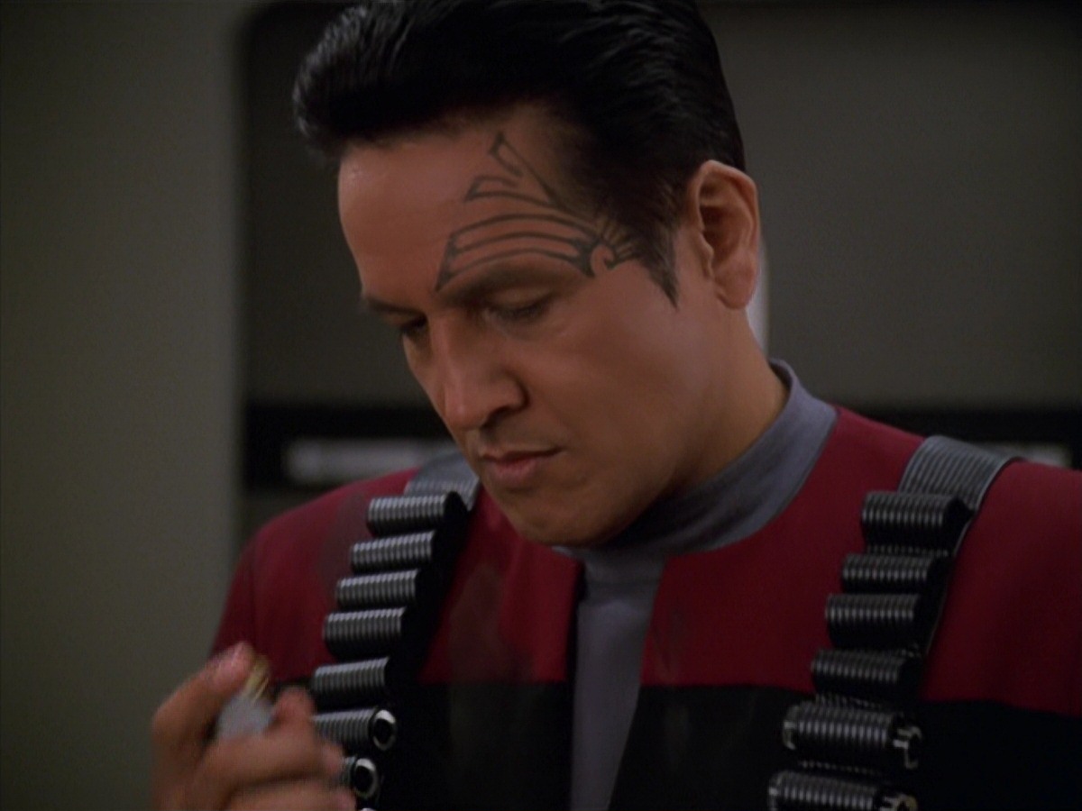 extant_StarTrek_VOY_7x11-Shattered_2611.jpg
