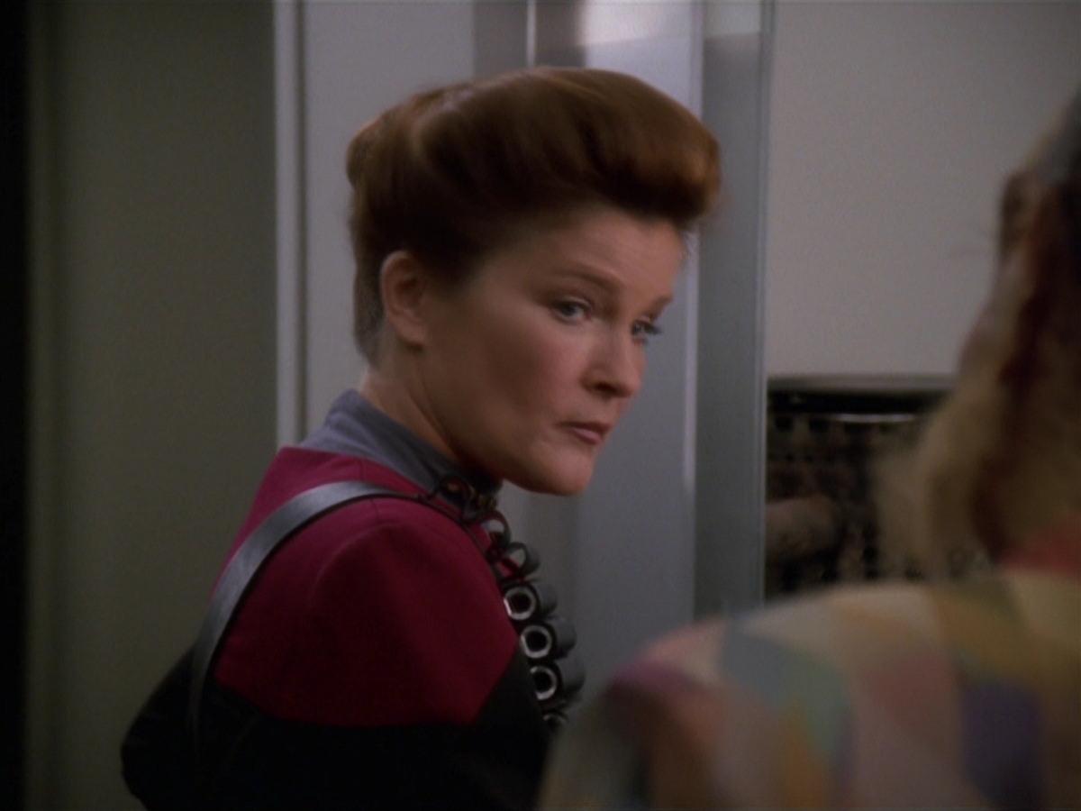 extant_StarTrek_VOY_7x11-Shattered_2615.jpg