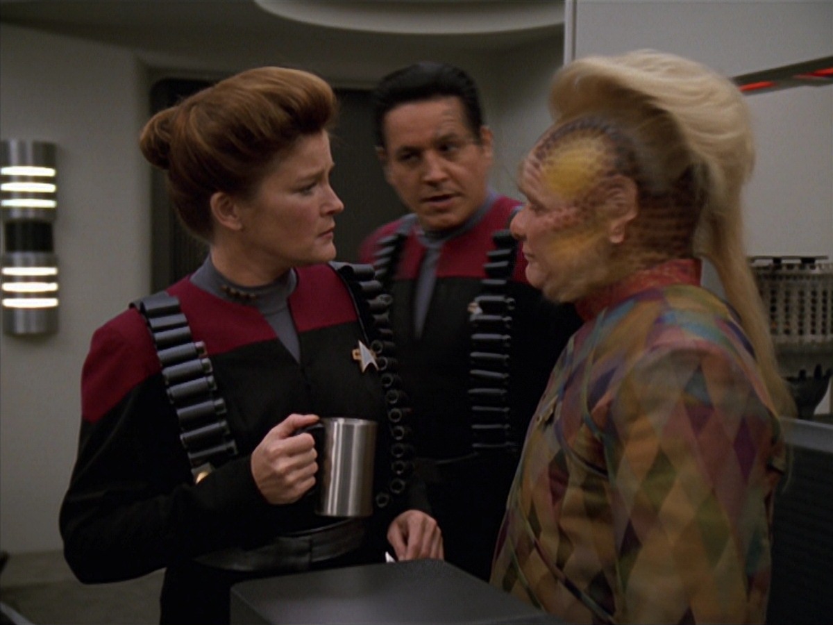 extant_StarTrek_VOY_7x11-Shattered_2639.jpg
