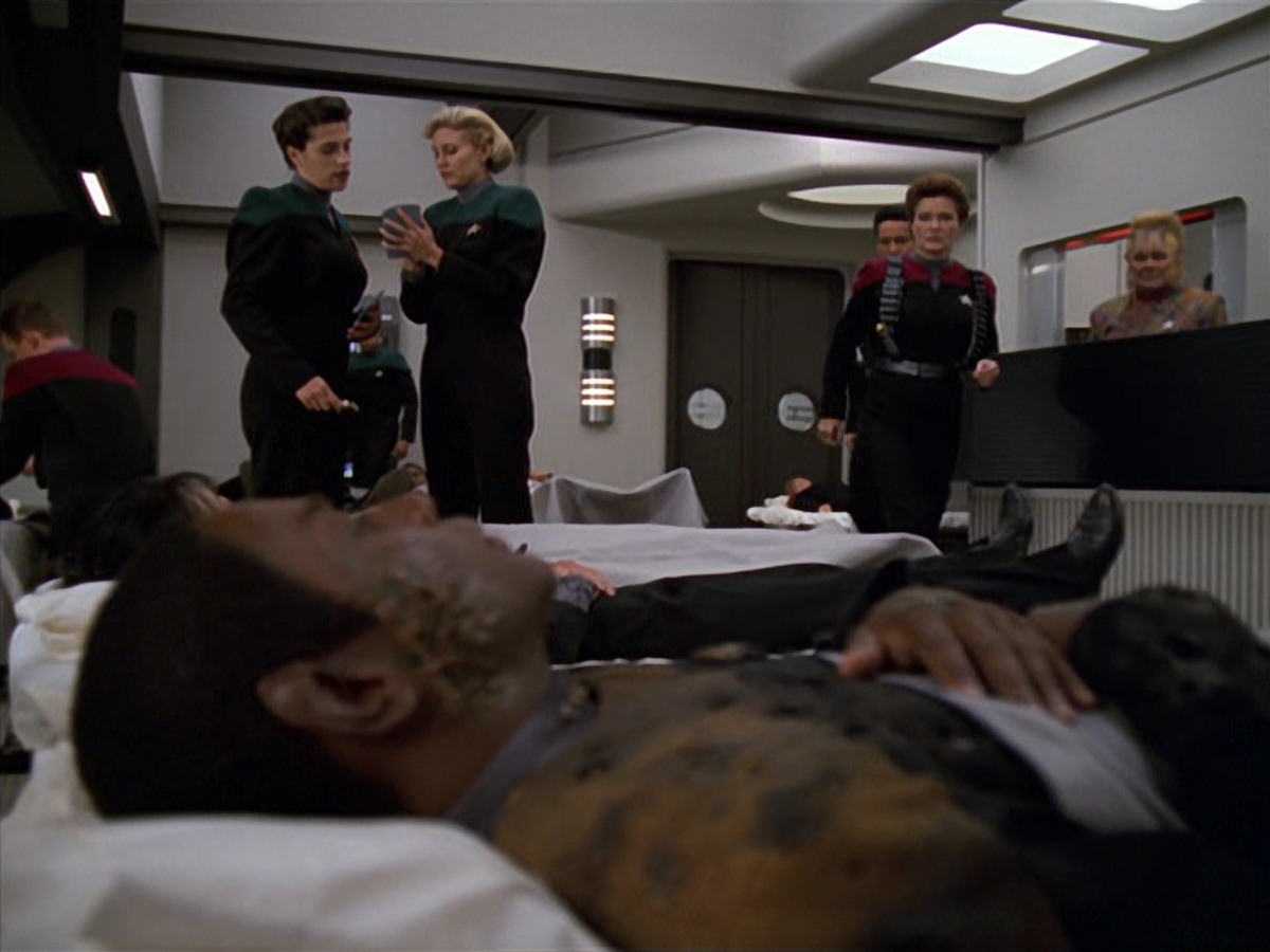 extant_StarTrek_VOY_7x11-Shattered_2648.jpg