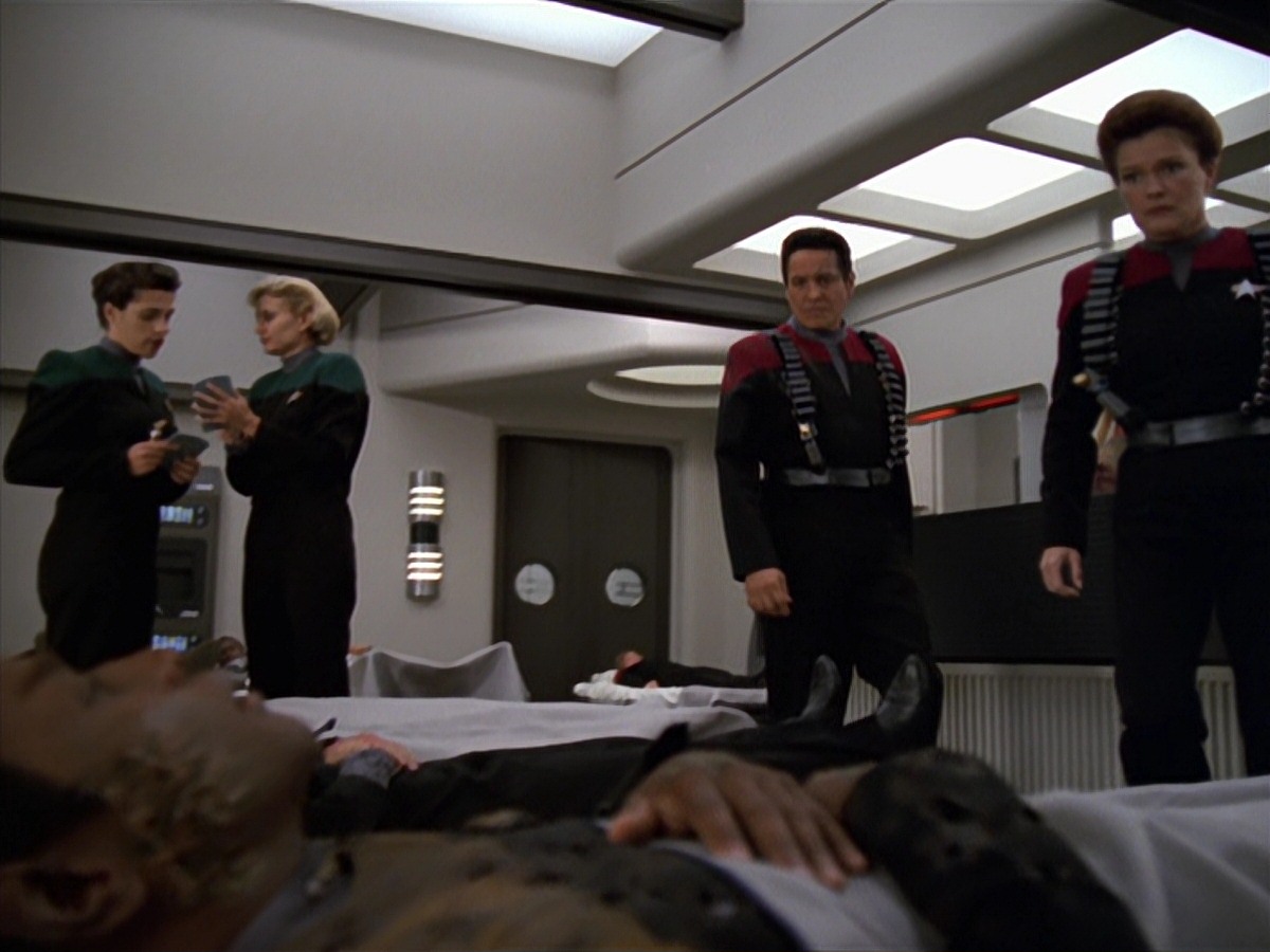 extant_StarTrek_VOY_7x11-Shattered_2651.jpg