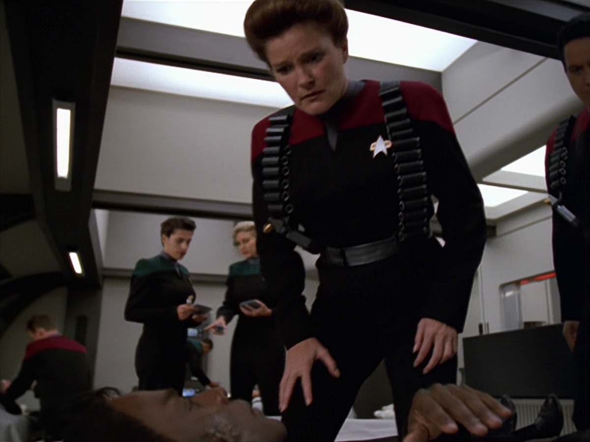 extant_StarTrek_VOY_7x11-Shattered_2654.jpg