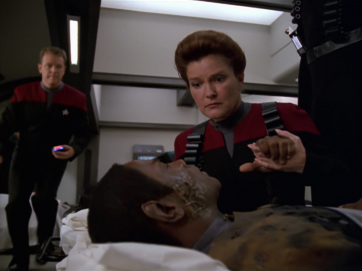 extant_StarTrek_VOY_7x11-Shattered_2689.jpg