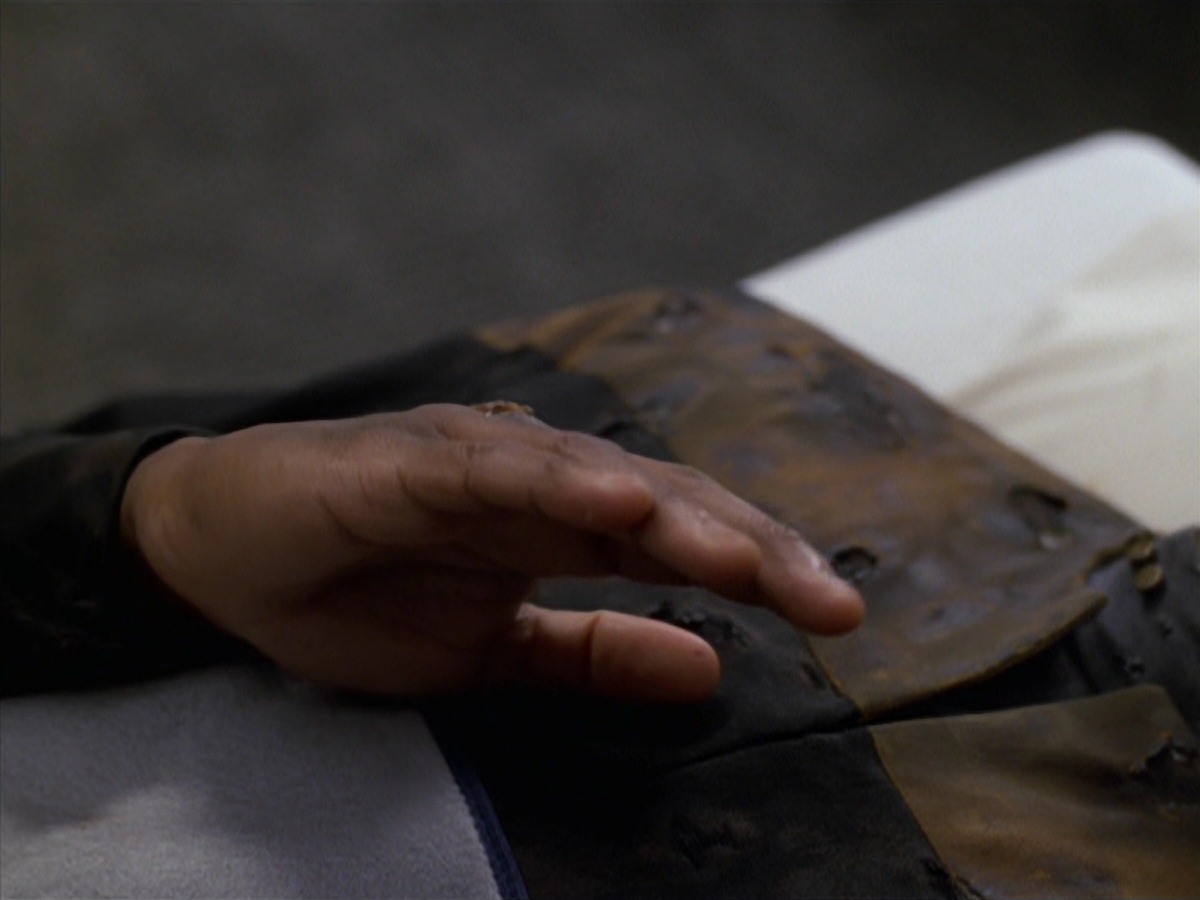 extant_StarTrek_VOY_7x11-Shattered_2695.jpg