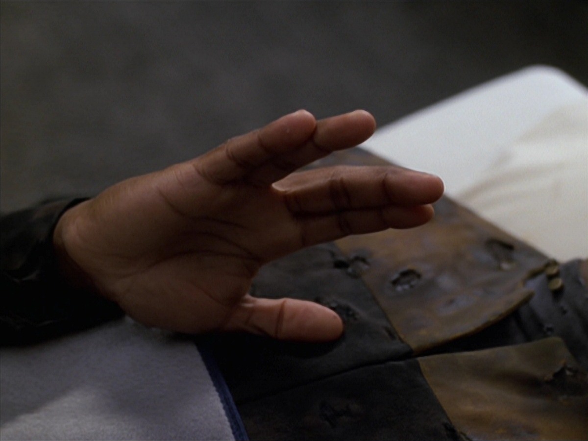 extant_StarTrek_VOY_7x11-Shattered_2697.jpg