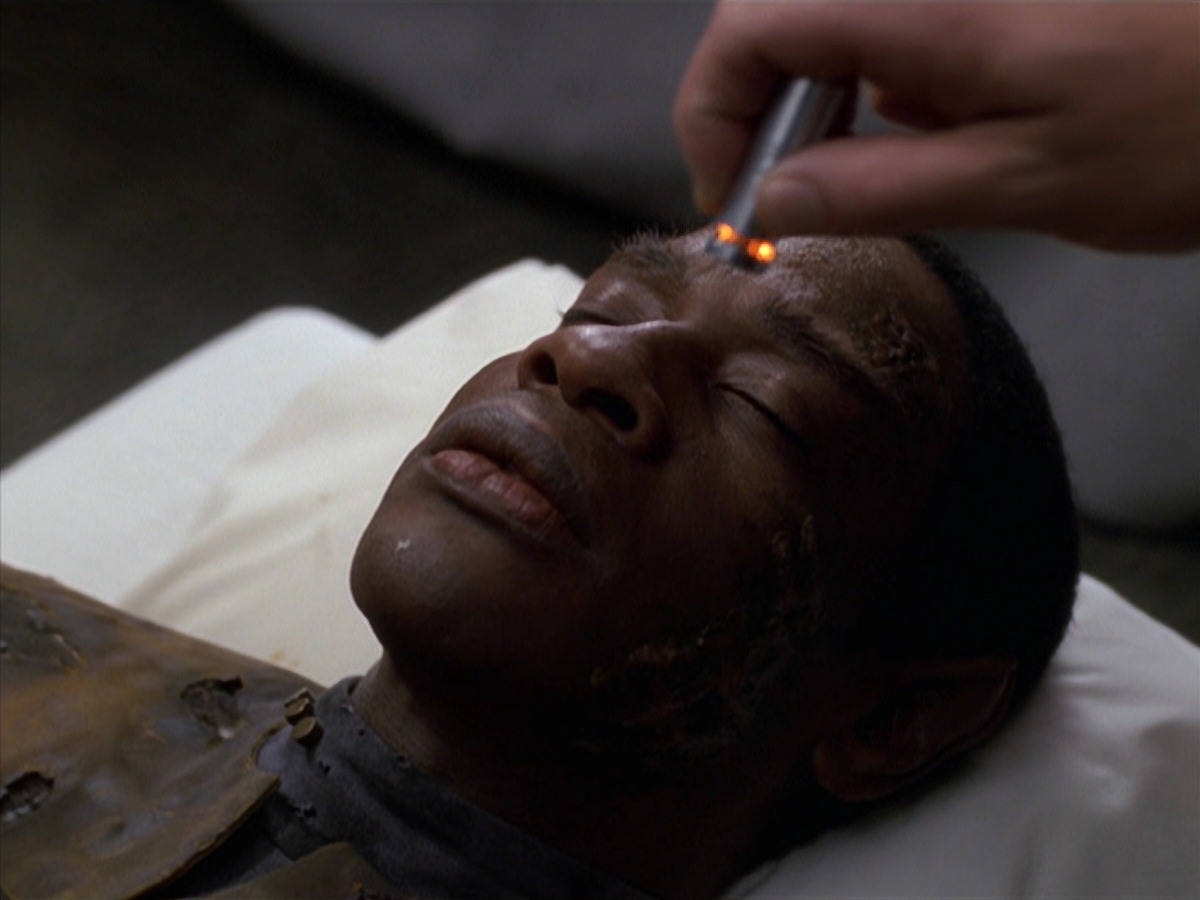 extant_StarTrek_VOY_7x11-Shattered_2721.jpg