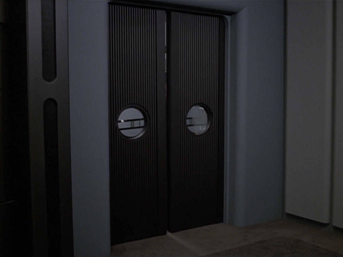 extant_StarTrek_VOY_7x11-Shattered_2736.jpg