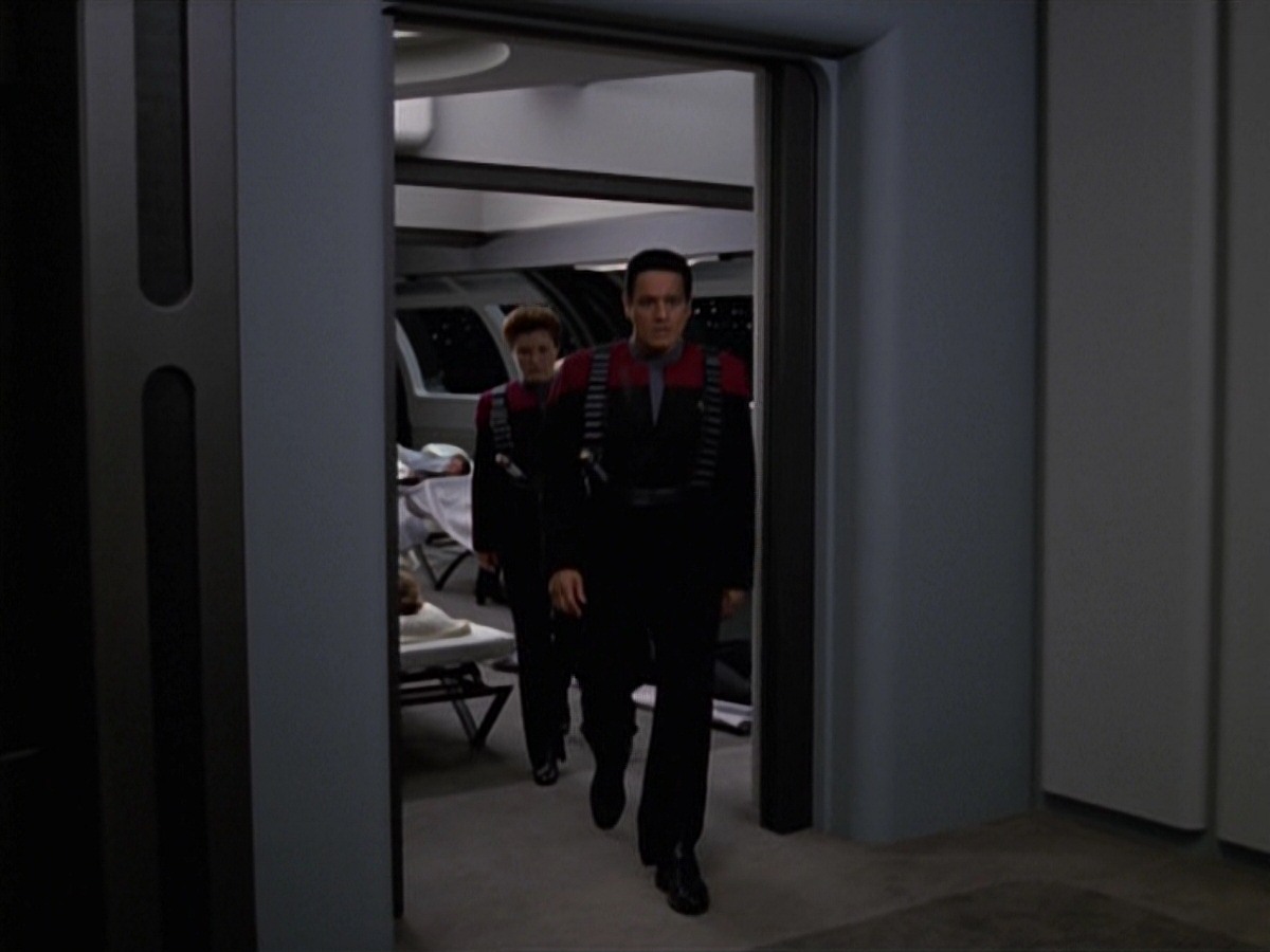 extant_StarTrek_VOY_7x11-Shattered_2738.jpg